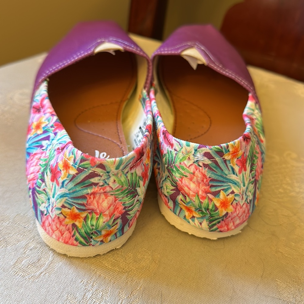 Brand new Yes We Vibe canvas espadrilles in purple/floral pattern - Picture 4 of 7